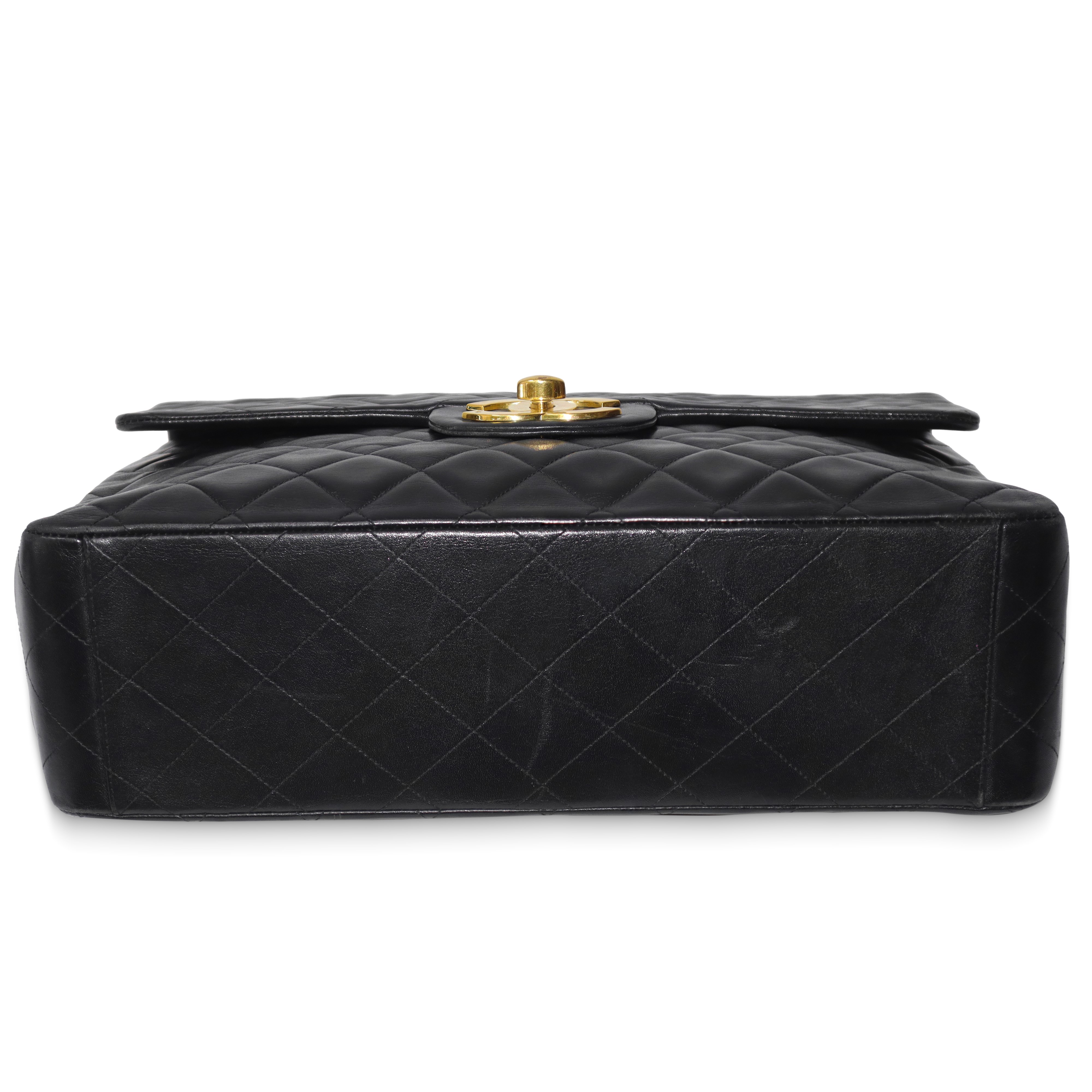 Borsa Chanel Timeless in pelle nera caviar trapuntata con metalleria dorata interno in pelle bord...