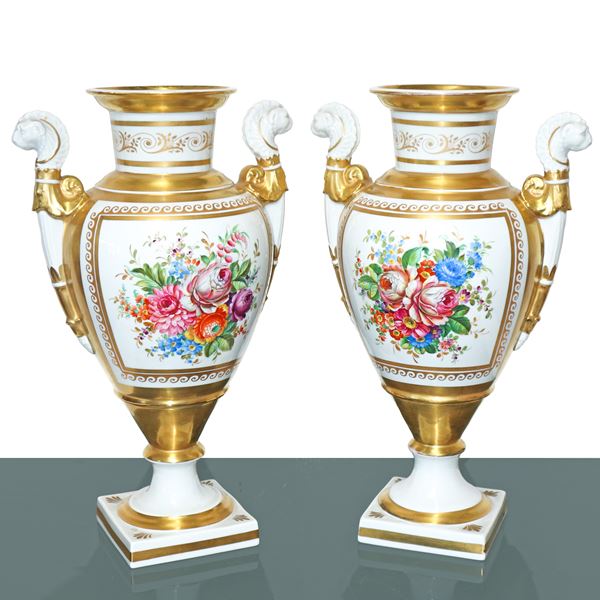 Sevres Porcellana - Pair of white porcelain and mercury gilding vases from Sevres with landscapes painted on the front and floral motifs on the back