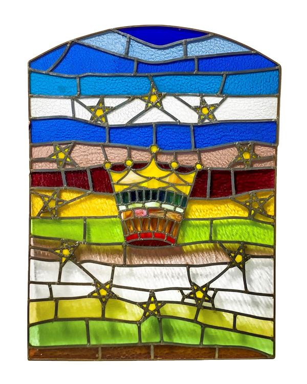 Stained glass window with leaded glass cathedral decorated with crown and stars. H cm 120x88. Domenico Girbino (Catania Bronte 1935- 2013)