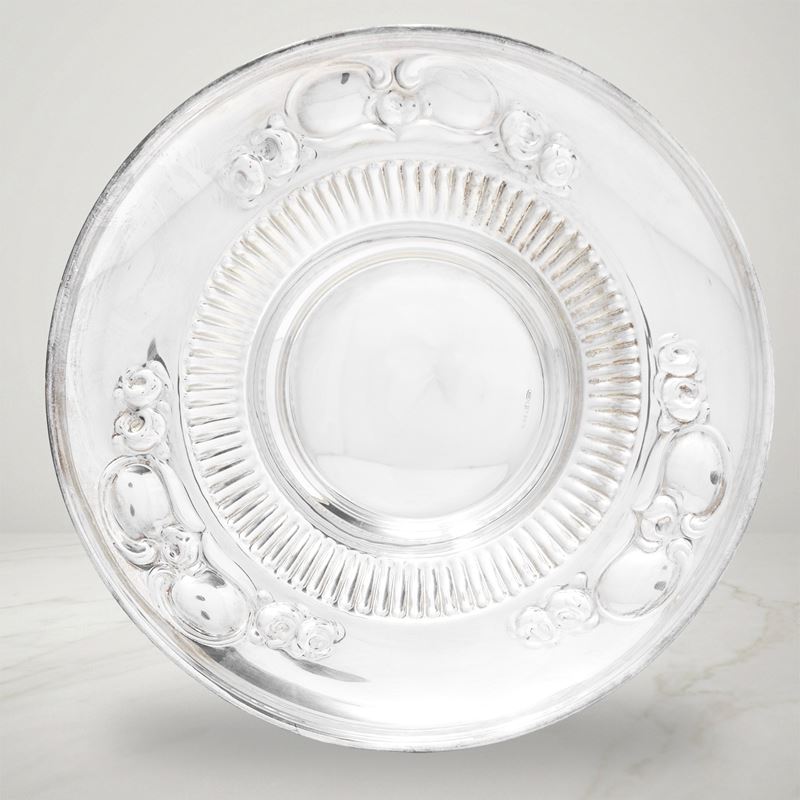 Piatto in argento 800 con decoro a rose