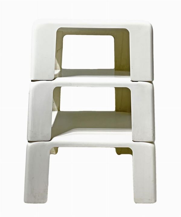 Three model tables Four cats, producing C & B, Mario Bellini design. Lot consists of three nesting tables in Fiberlite. H superimposed tables 68 cm, width 44 cm H single table 22.5 cm, width 44 cm

