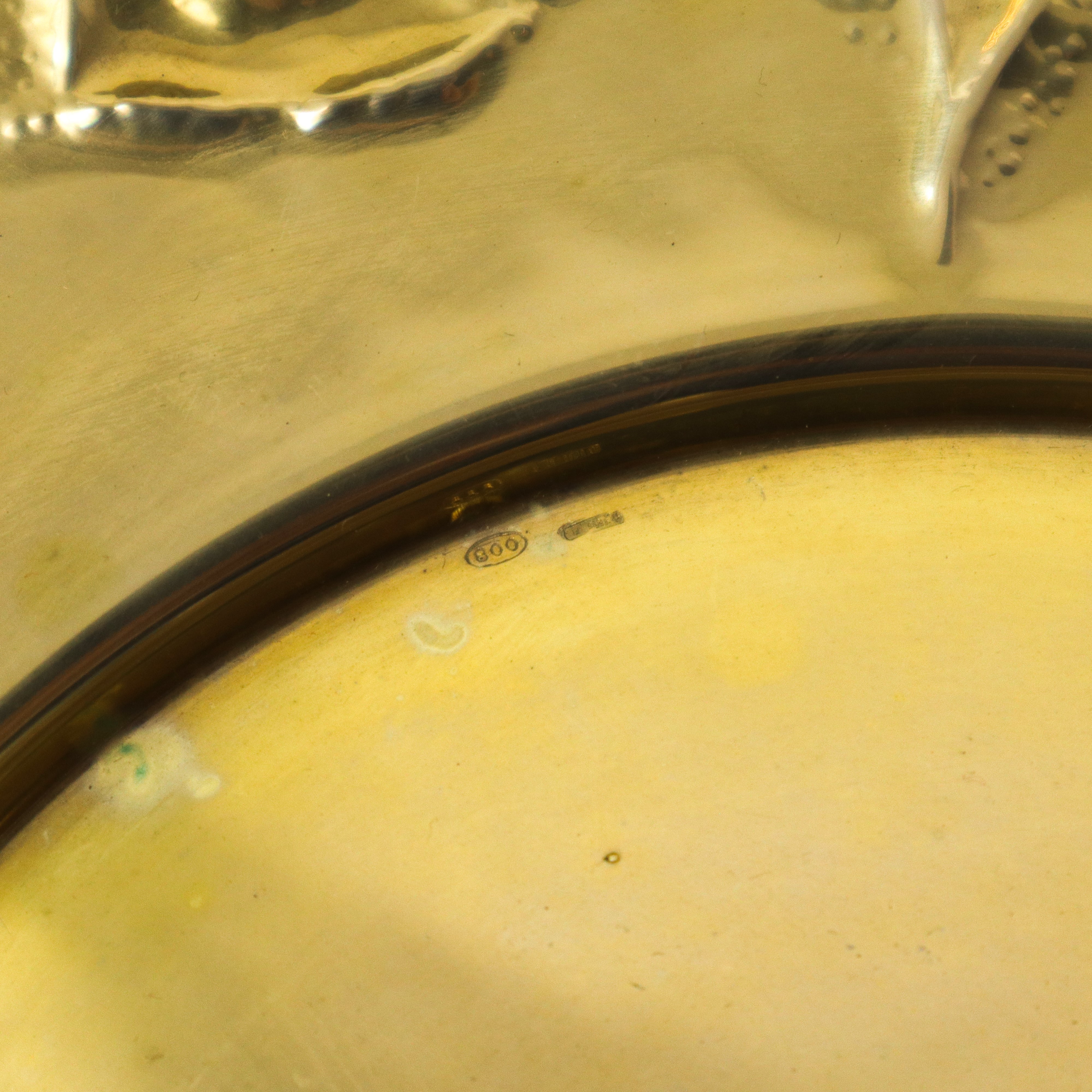 Ciotola in argento 800 e interno in argento vermeil decorata a sbalzo con frutti