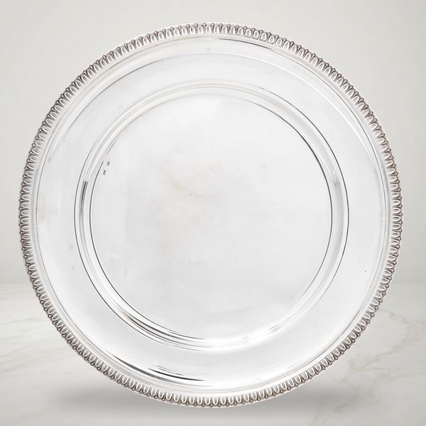 800 silver plate with edge decorated with lanceolate leaves