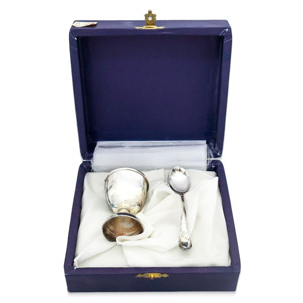 Set composto da portauovo e cucchiaino in argento 800