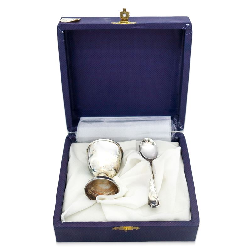 Set composto da portauovo e cucchiaino in argento 800