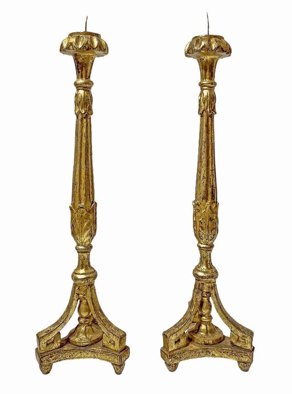 Pair of gilded wooden candlesticks. Late eighteenth century. H 78 cm