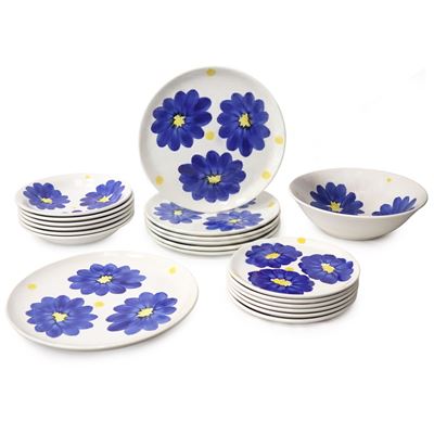 Servizio di piatti in terraglia decorati con fiori blu