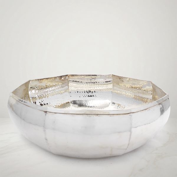 Octagonal bowl in 800 silver with hammered finish