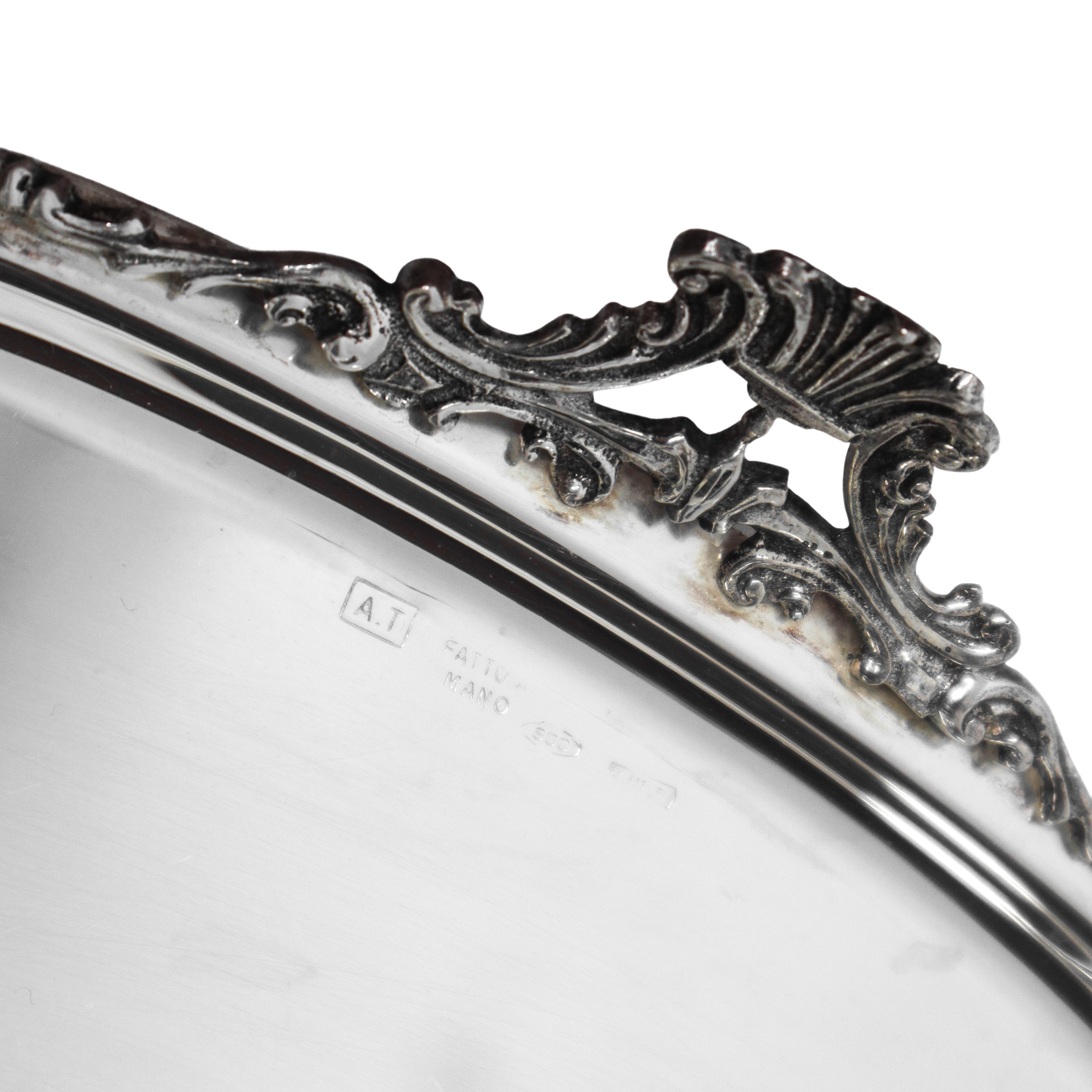 Piccolo svuota tasche in argento 800 con presa laterale decorata