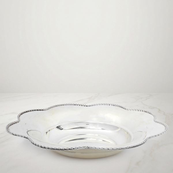 800 silver bowl with shaped edge and rope work along the edge
