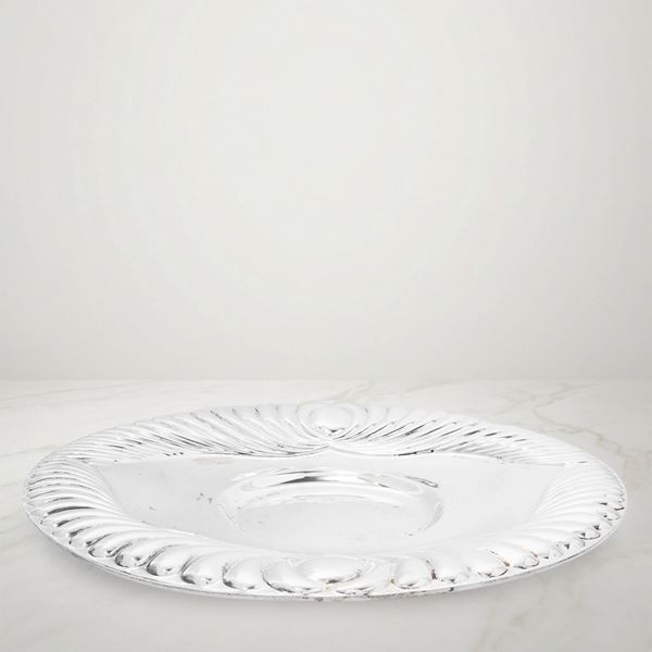 Oval tray in 800 silver with pod decoration