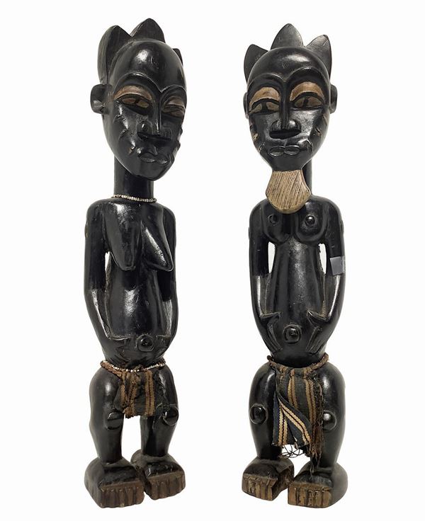 Pair of Baule's statues, Ivory Coast, mid-twentieth century. H 53 cm (man) 51 cm (women)