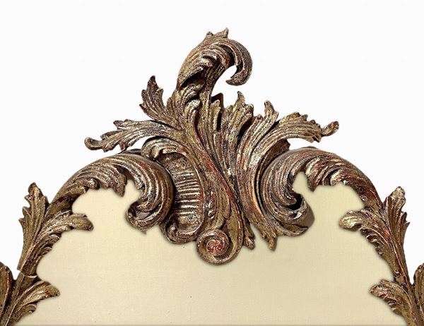 Head bed in frame in gilted wood and carved foliage with leaves. Beginning XX century. H 170 cm Width 180 cm