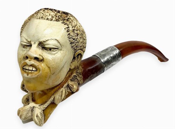 "African character" - Vienna, Austria. Second half of 1800.
Pipa with cooker and torch foam, amber mouthpiece, silver link.