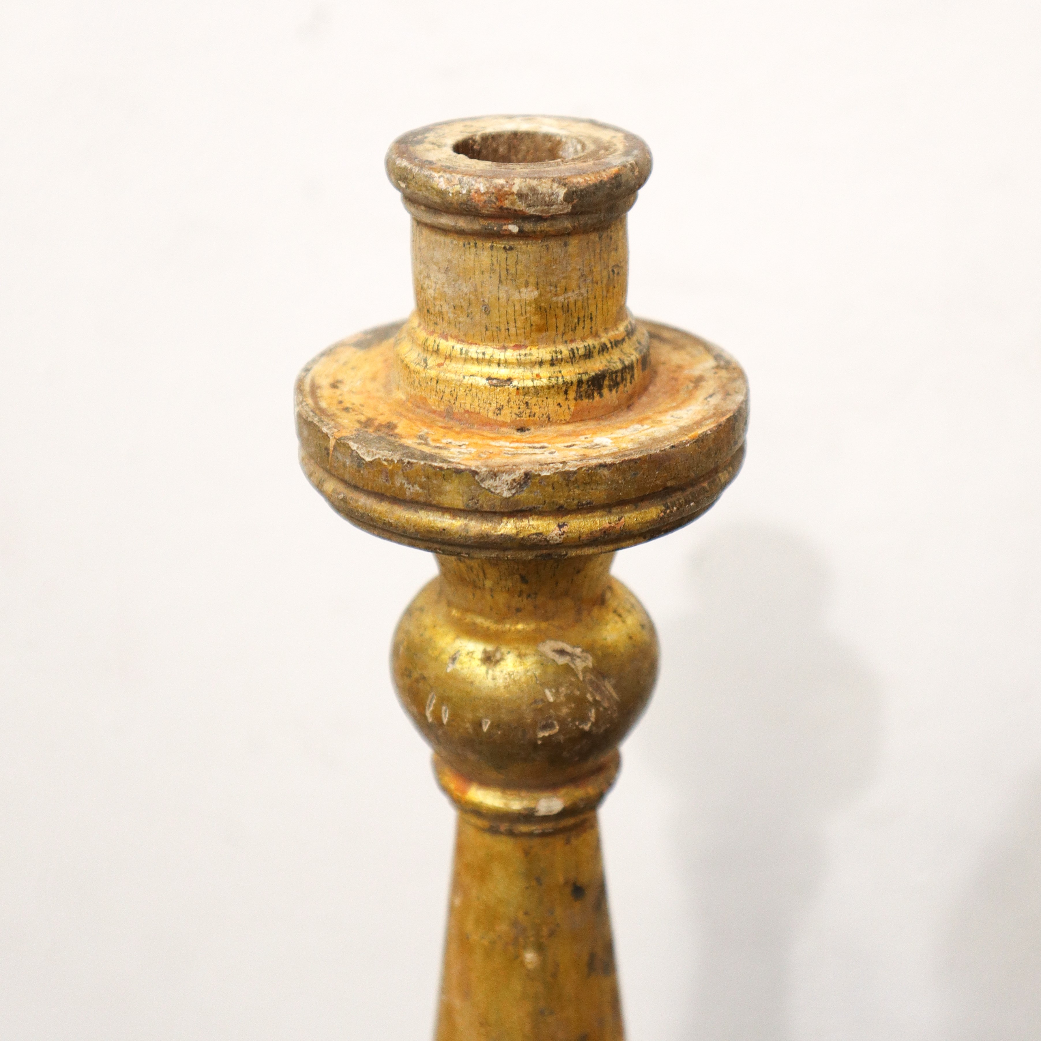 Coppia di Candelabri in Legno Dorato Argento e Mecca