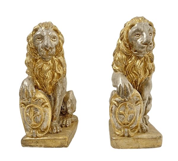 Pair of lions Marzocco of Florence in gold and silver wood, early twentieth century. H 40 cm, base 23x13
