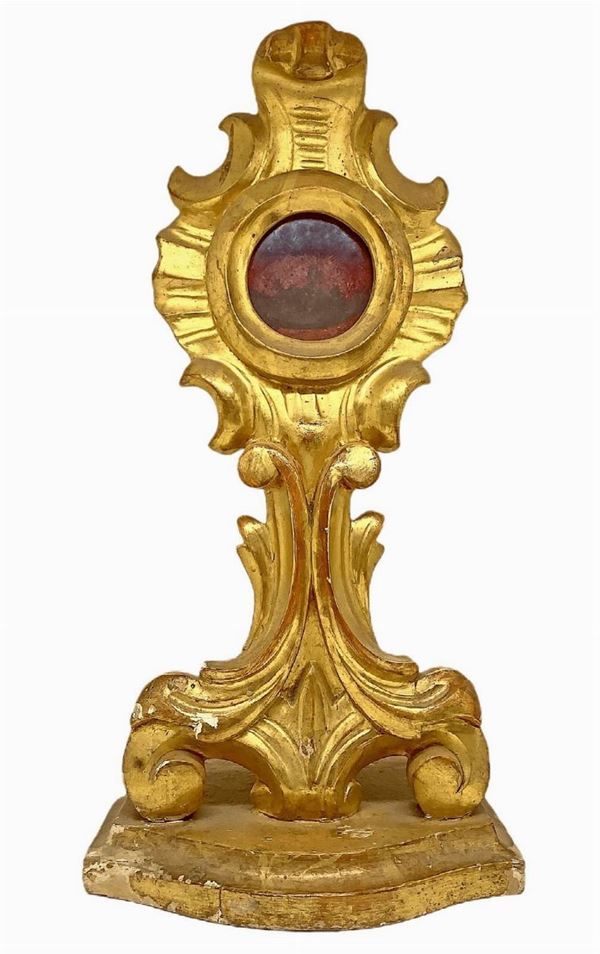 Reliquiario in legno dorato a foglia, fine XVIII secolo. H cm 42