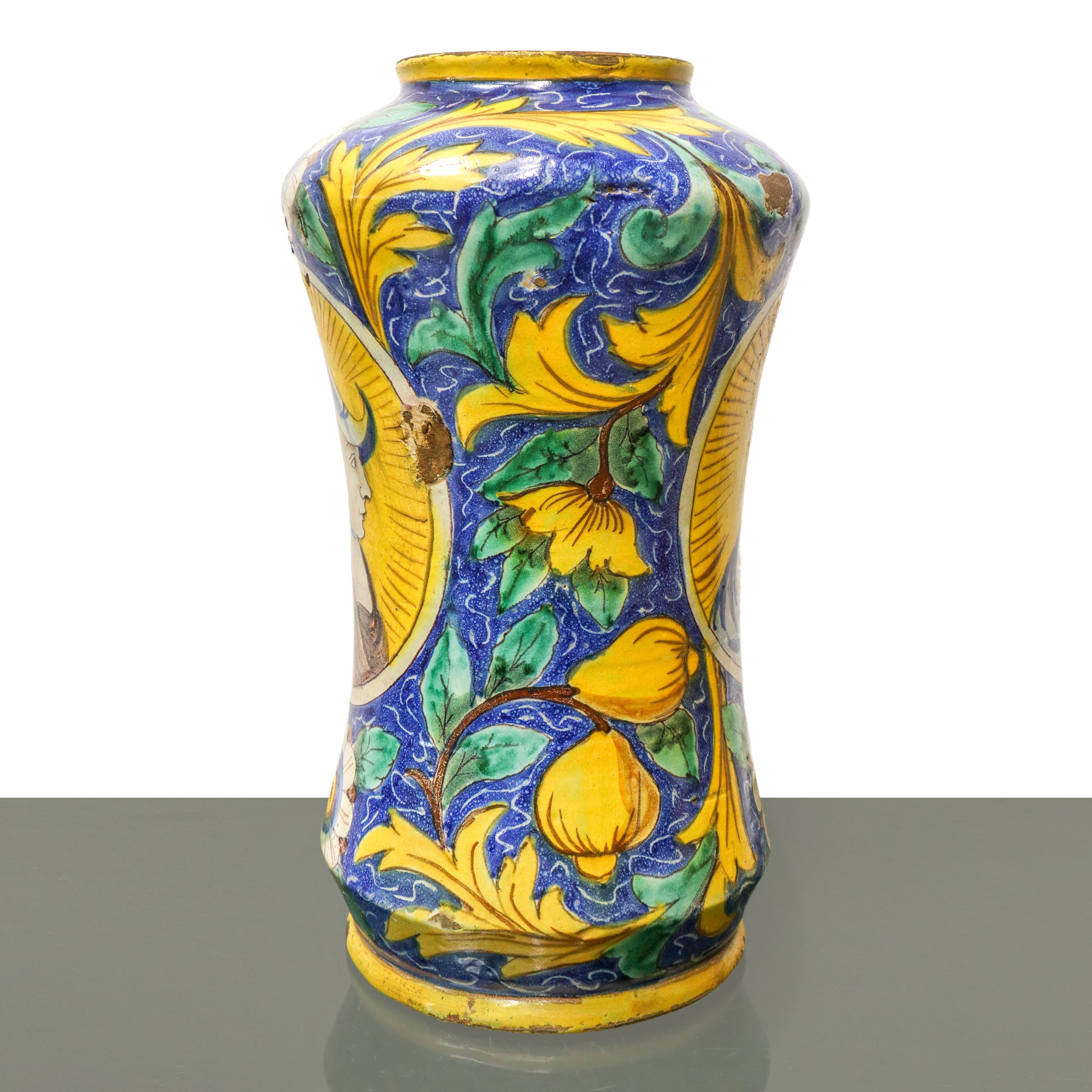 Grande albarello in maiolica di Caltagirone dipinto policromo della bottega di Bartolo con doppio...