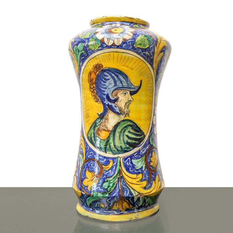 Grande albarello in maiolica di Caltagirone dipinto policromo della bottega di Bartolo con doppio...