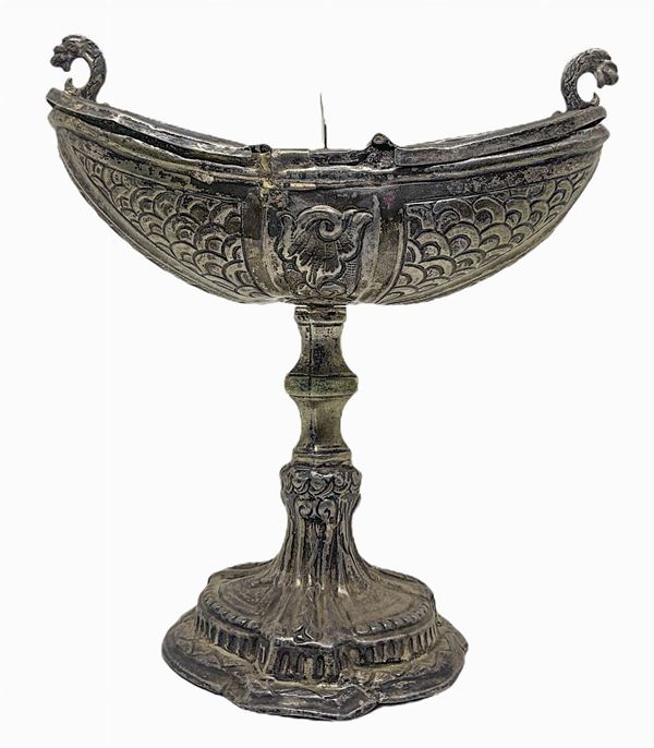 Silver navetta in silver hallmarked Palermo DSC 1790, Palermo, eagle flying high, Argentiere Don Simone Chiapparo. 19 cm H, 18.5. Gr 324