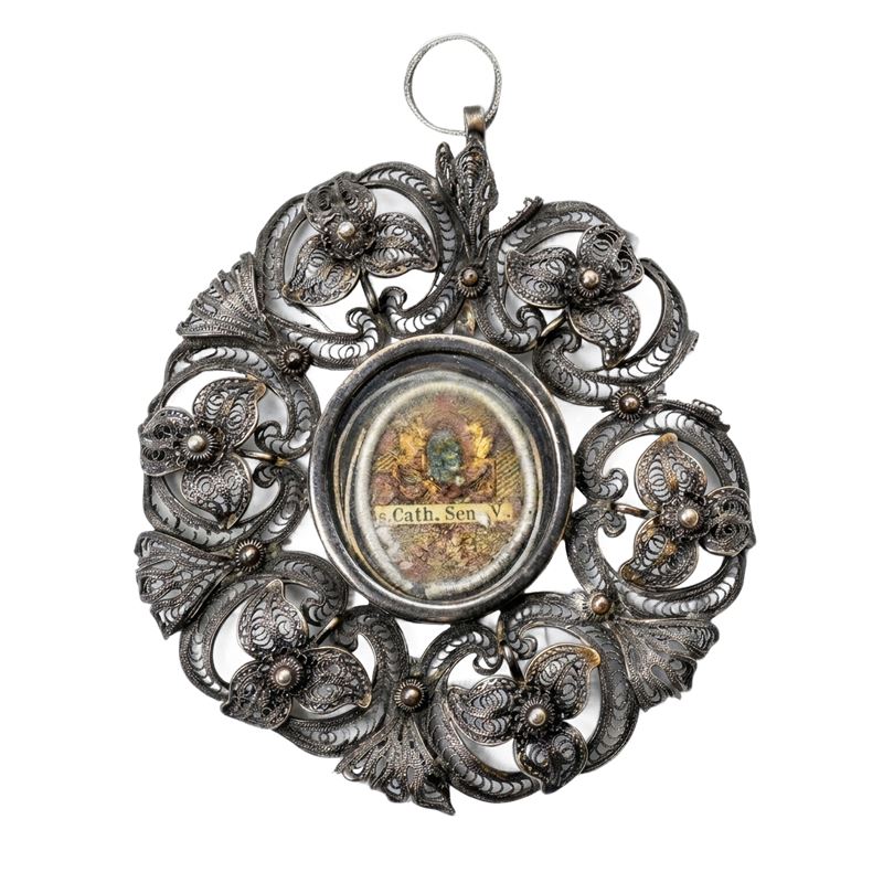Reliquiario in argento filigranato a fiori di Santa Caterina