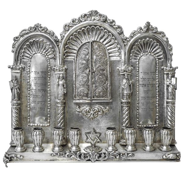 Chanukkiyah in silver