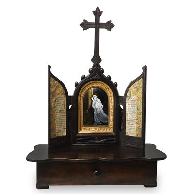 Altarino neogotico, Vergine addolorata ai piedi della Croce, smalto di Limoges su rame, XIX secol...