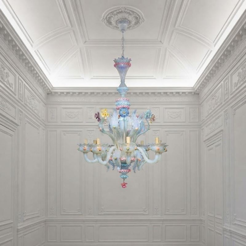 Lampadario, vetro di Murano lattimo, decori floreali policromi