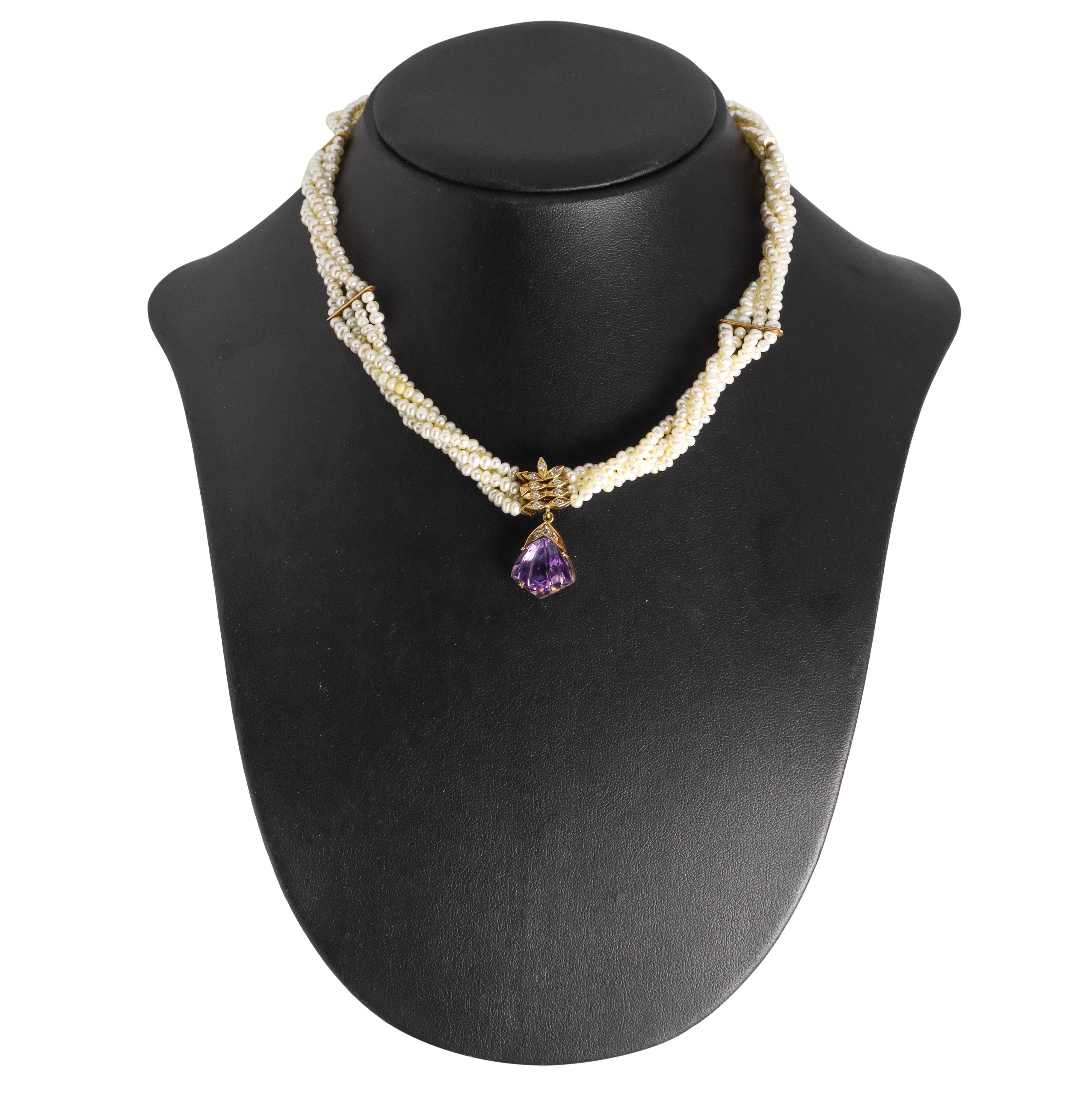 Collana a 4 fili in perle tenuti insieme da barrette in oro giallo con pendentif che funge da sus...