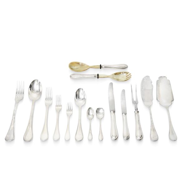 Servizio di posate da 12 in argento 800 (- 24 forchette gr. 1484 - 12 forchettine frutta gr. 502 - 12 cucchiai gr. 900 - 12 cucchiaini da caffè gr. 274 - 12 cucchiaini da gelato gr. 288  - 12 forchettine da torta gr. 274 - 2 posate da portata grandi gr. 266  - 2 posate da torta gr. 308 ) gr. totali 4296