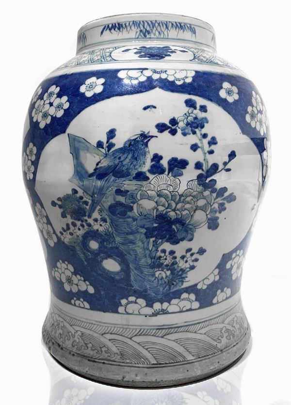 Vase with floral decoration and birds in blue and white china. H Cm 47, base Cm 3 Cm Mouth 20