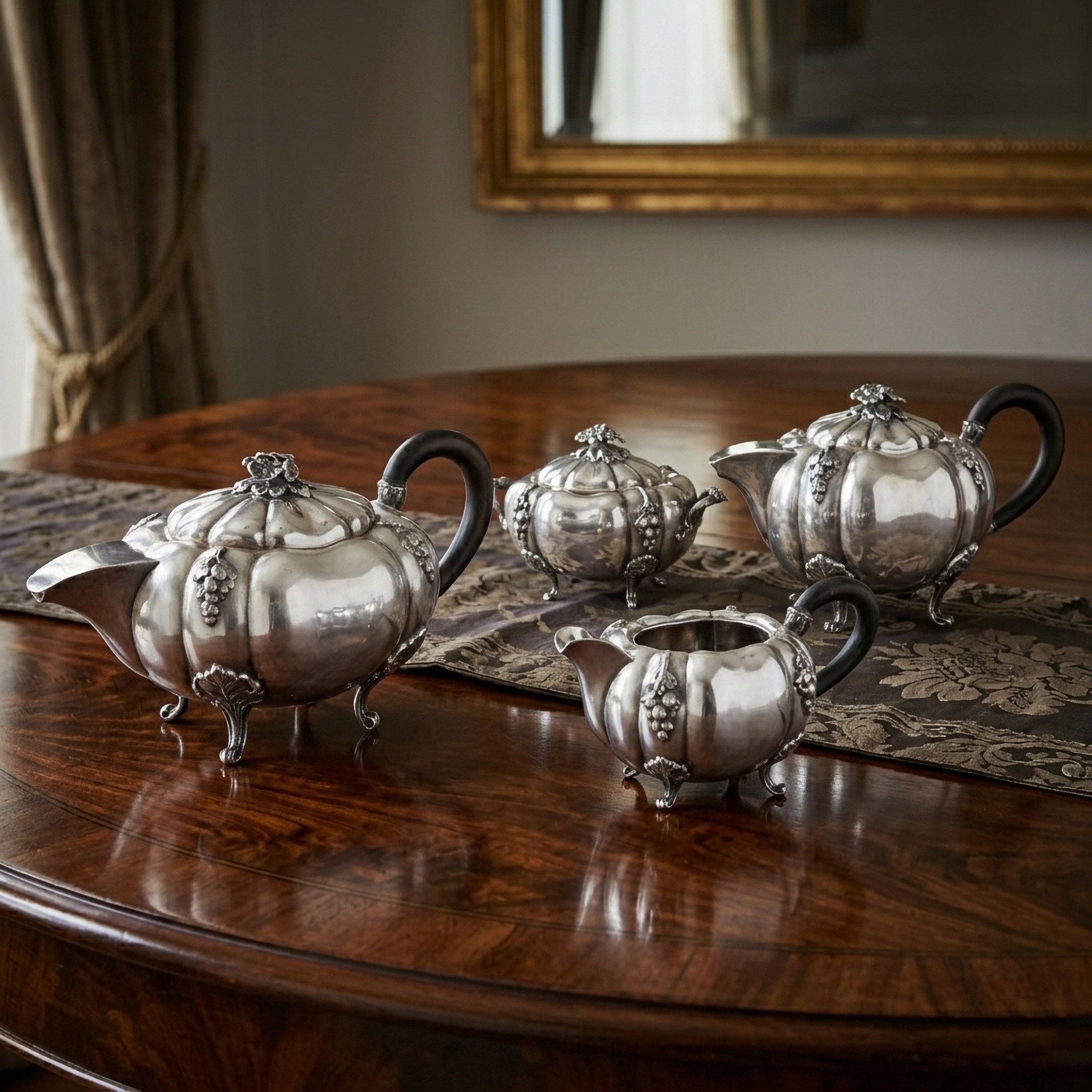 Servizio da tè e caffè, argento 800, decorazioni con fiori (teiera, caffettiera, zuccheriera e la...