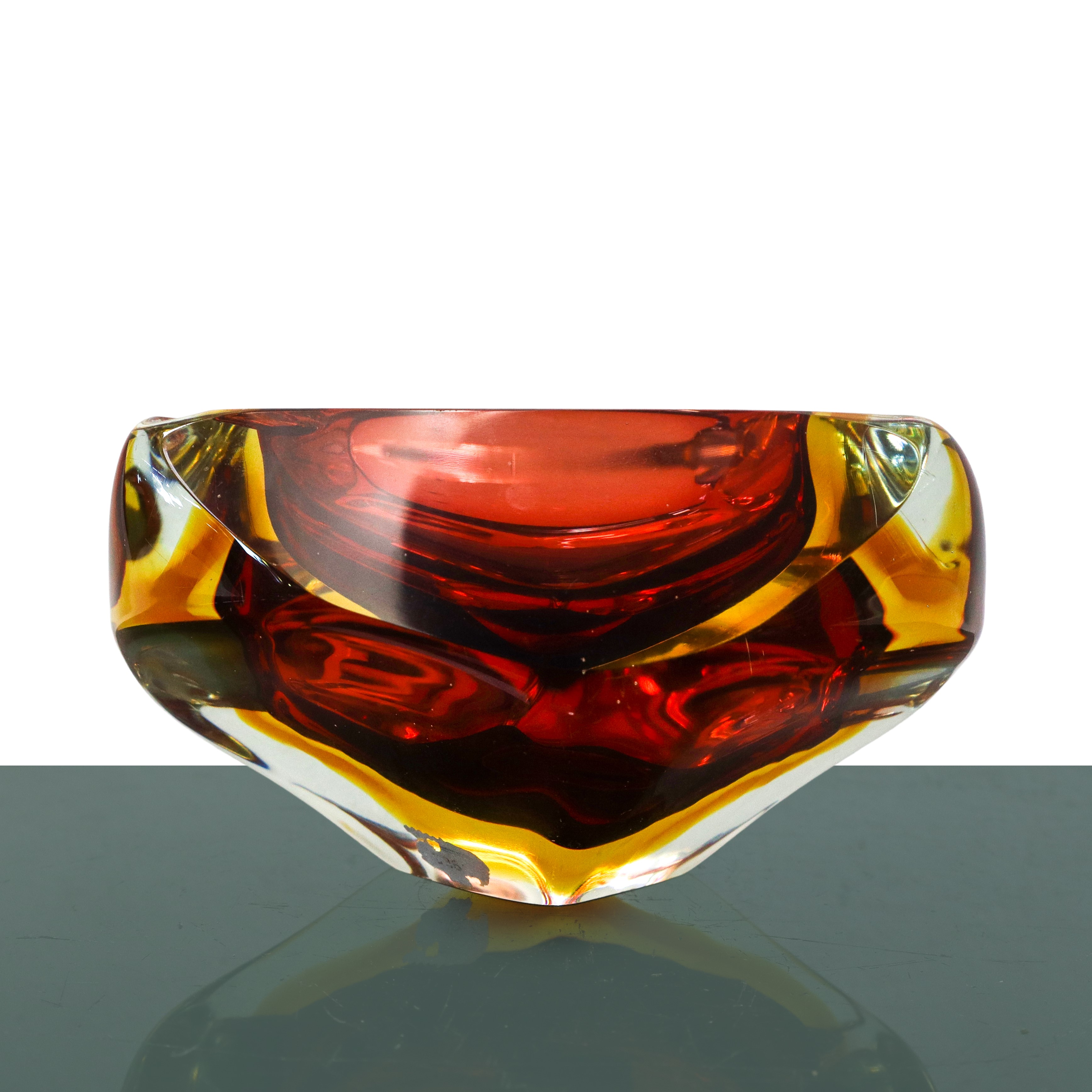 Posacenere in vetro sommerso di Murano nei toni del giallo e rosso