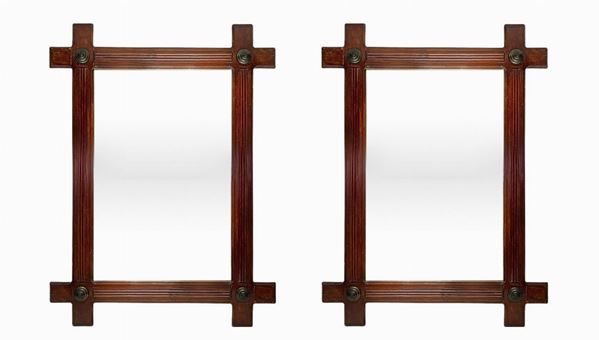 Couple mirror. Early 20th century, in mahogany wood with studs at burnished metal corners, early 20th century