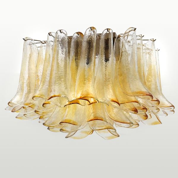 Murrina - Chandelier with transparent and sandblasted Murano glass petals and a supporting frame in gilded brass