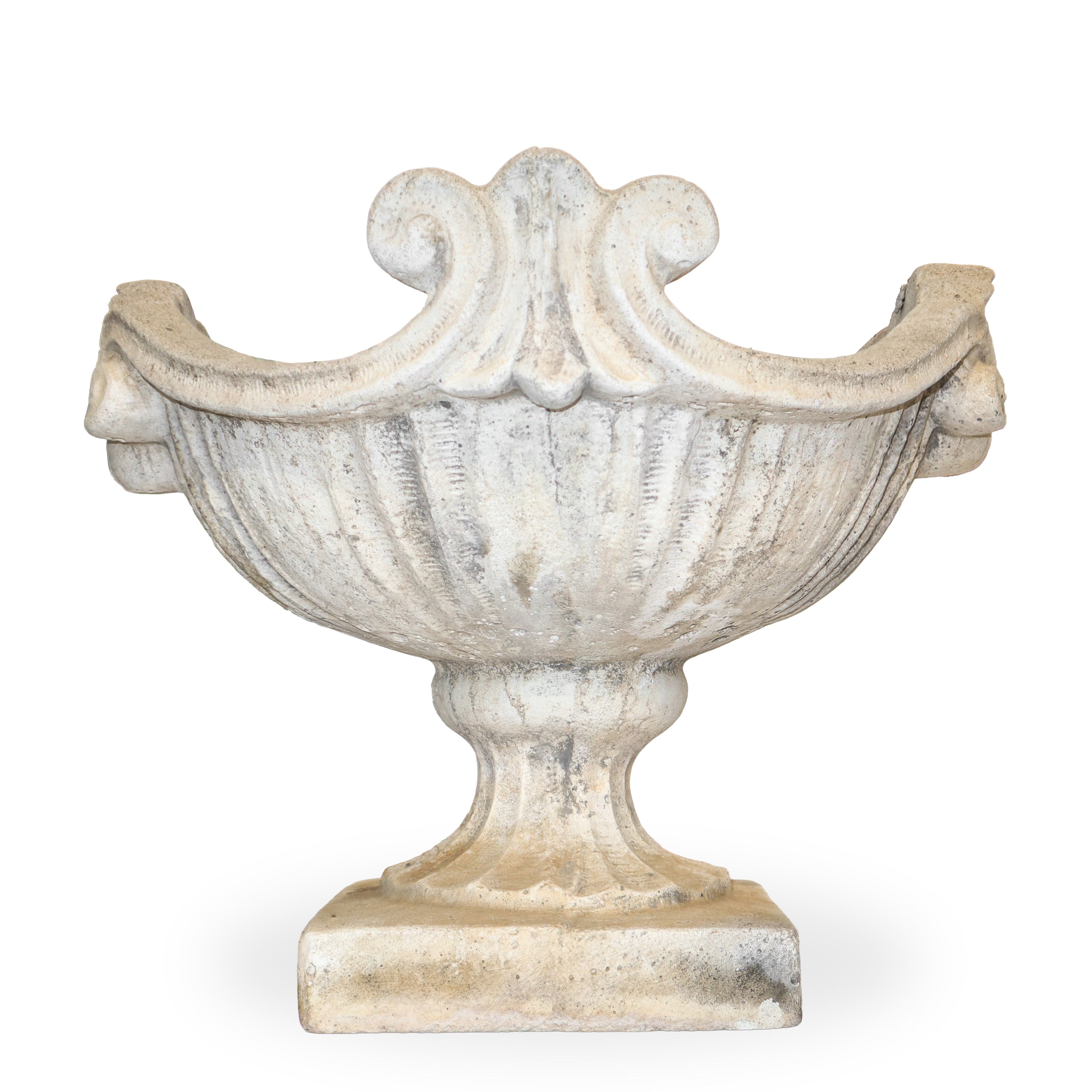 N°2 vasi, malta cementizia, altezza 35 cm e base 44 cm