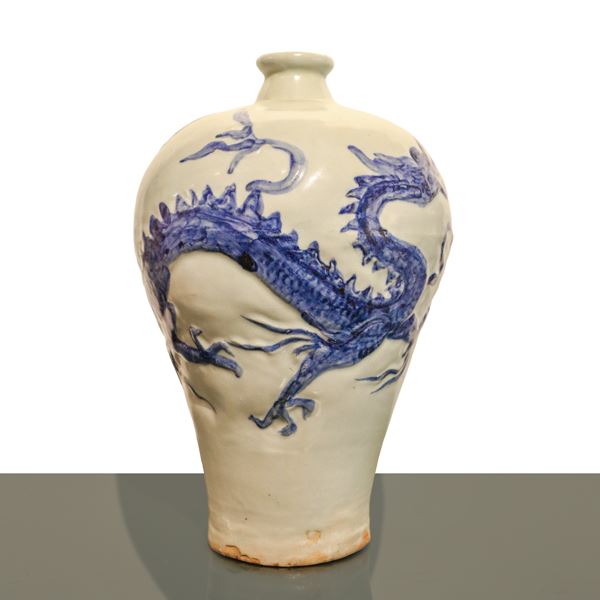 A Qinghua Blue and White Porcelain Meiping Vase