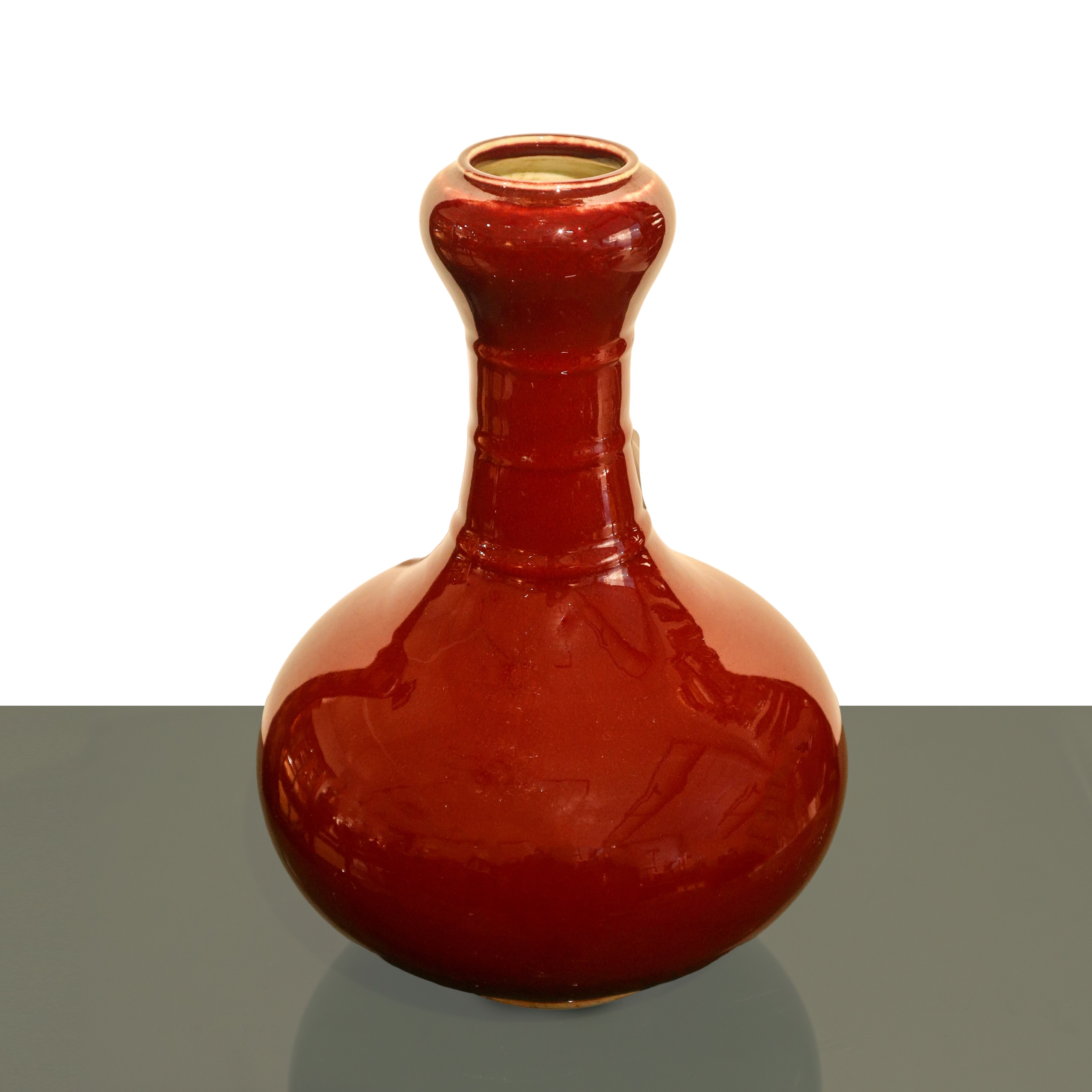 Bottiglia in porcellana cinese, rosso sangue di bue, XIX/XX secolo
