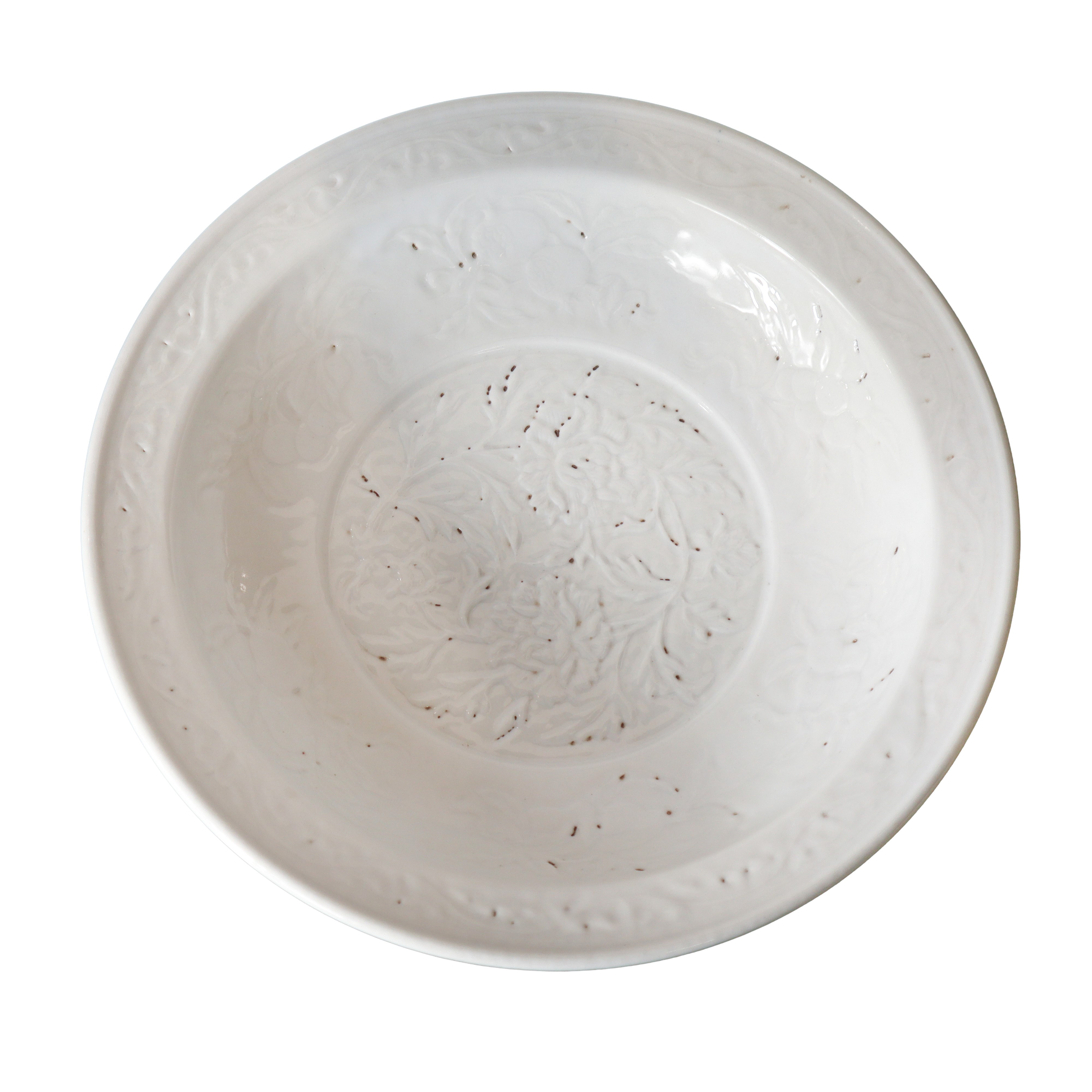 Porcellana cinese, Grande piatto Ming (XVII secolo), smaltato bianco con decori floreali e dragon...