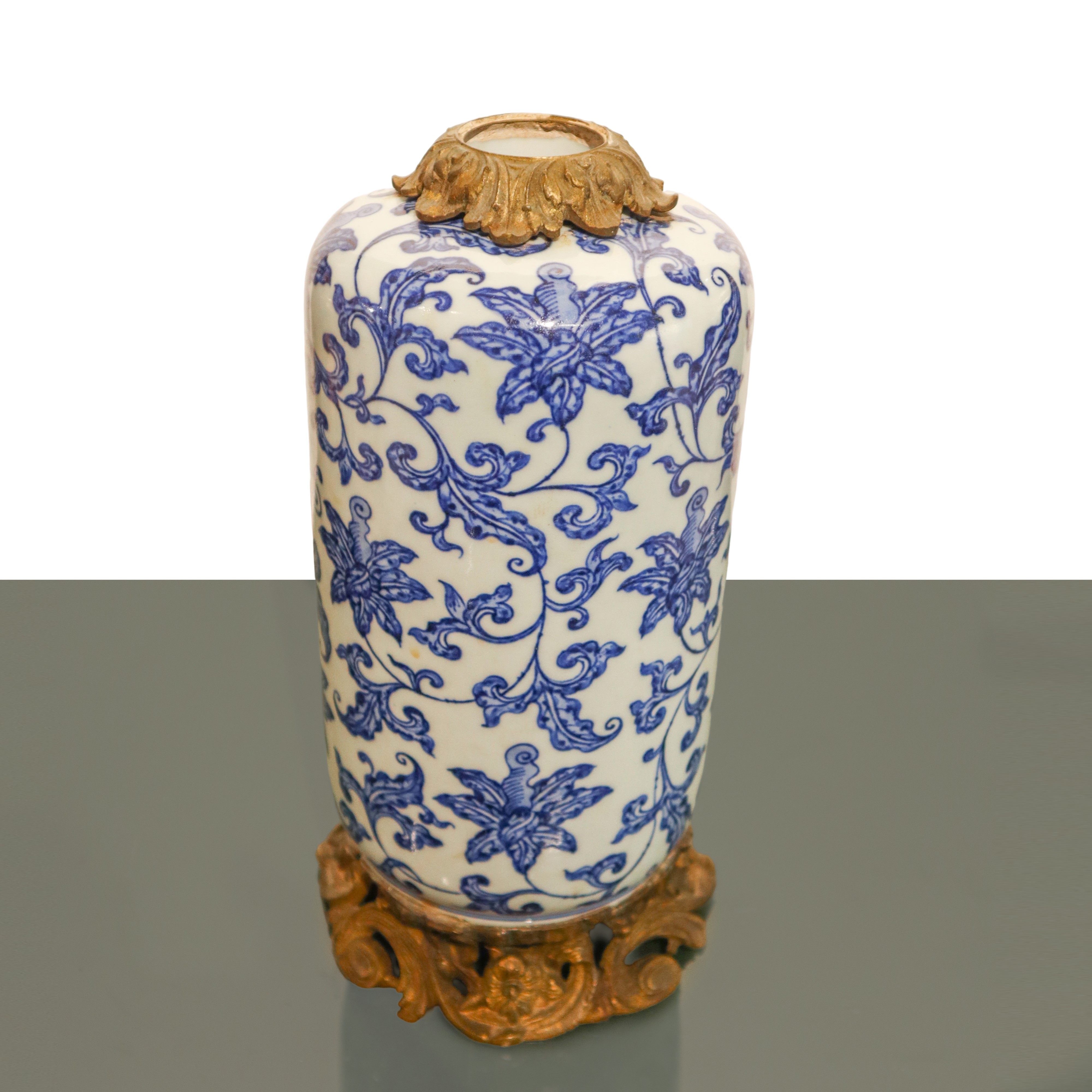 Vaso in porcellana cinese blu e bianca di Tsinghua, XVIII secolo