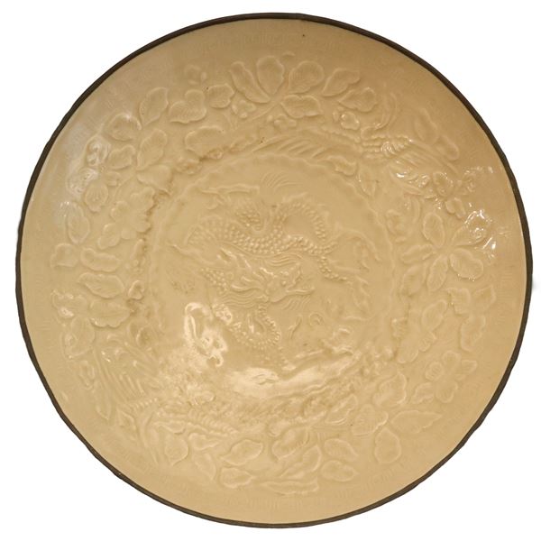 White Chinese porcelain plate finely decorated with floral and dragon motifs