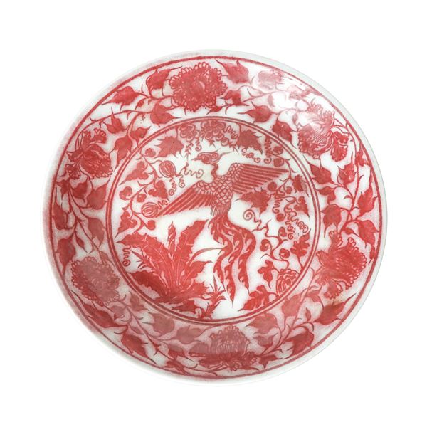 Chinese red and white porcelain plate with floral decorations from the Ming Dynasty