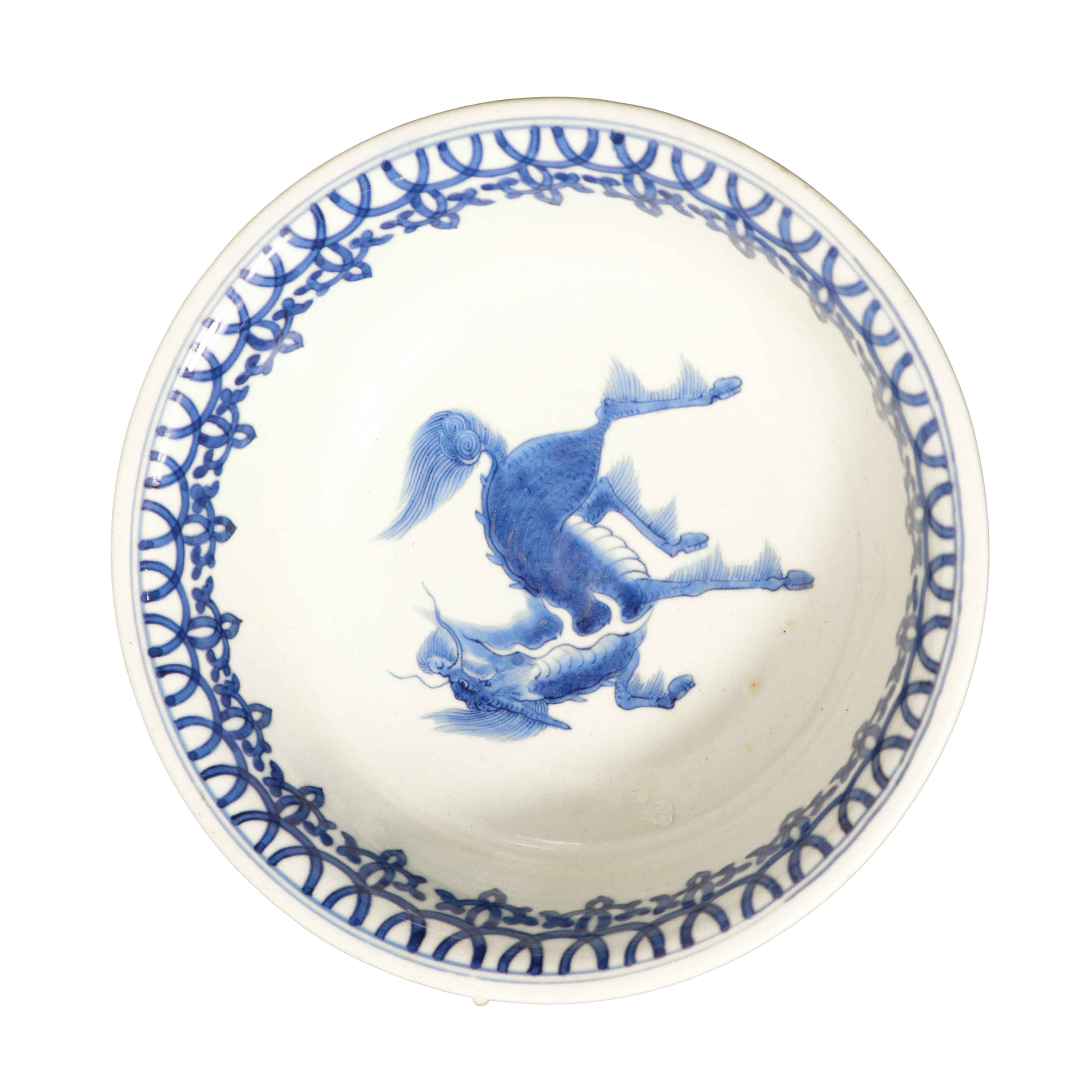 Porcellana cinese, Coppa/alzata blu e bianca con Kirin e carattere Shou (longevità)