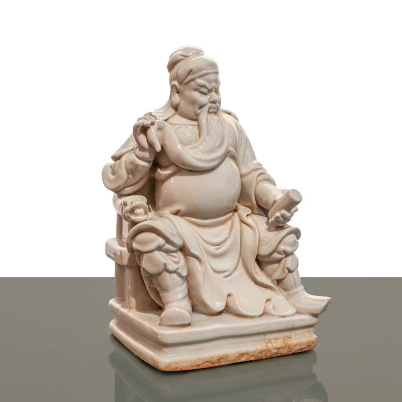 Guan Gon, Statua in porcellana cinese bianca della divinità virtuosa, XIX secolo