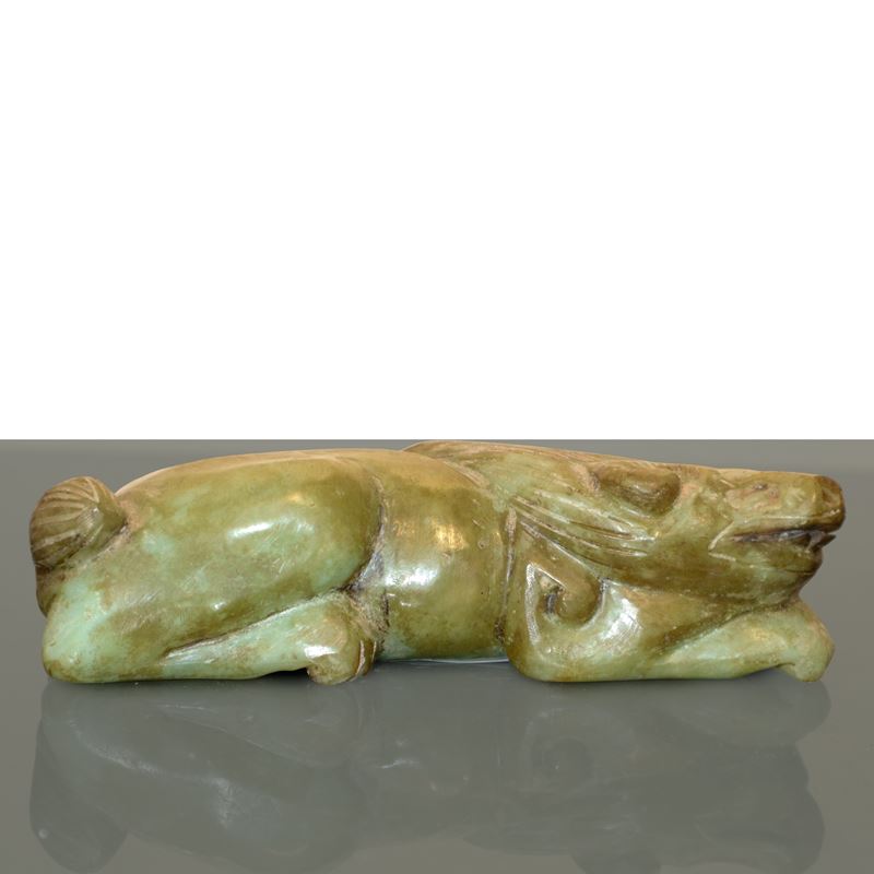 Scultura a guisa di animale in giada di antica fattura cinese