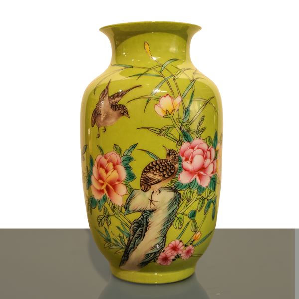 Green Chinese porcelain vase with floral and bird decorations from the Republic period