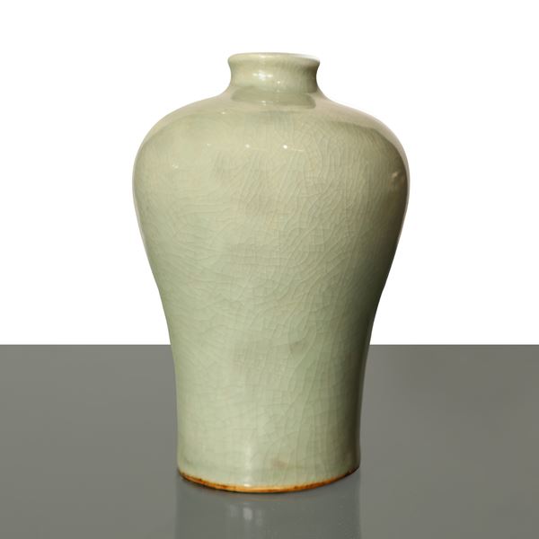Meiping vase in Chinese celadon porcelain