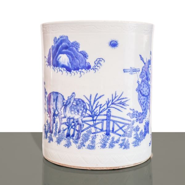 Large blue and white Chinese porcelain brush holder decorated with figures and scenes from traditional Chinese tales