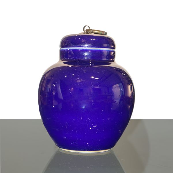 Blue Chinese porcelain poutiche with metal ring on the lid