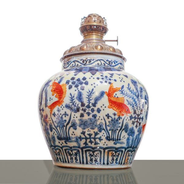 Vase adapted as a lamp in blue and white Chinese porcelain with decorations of fish and aquatic plants